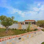 بيت للعطل House Fjaka *