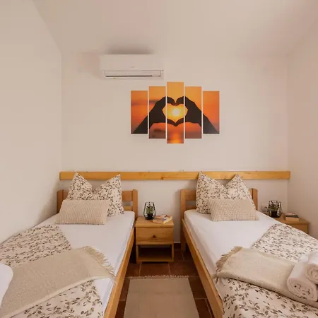 House Fjaka Holiday home