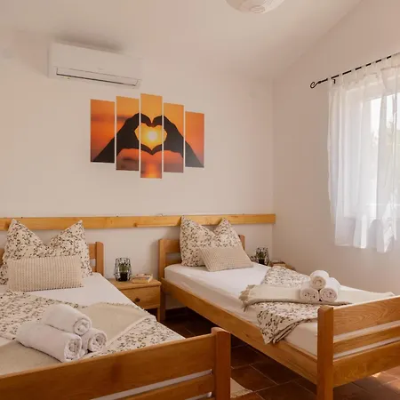 Prázdninový dům House Fjaka *