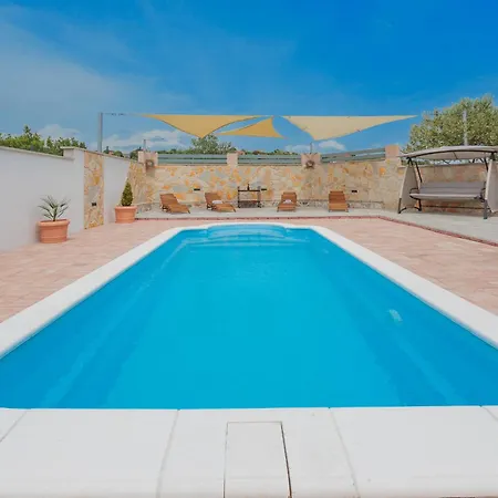 House Fjaka بيت للعطل *